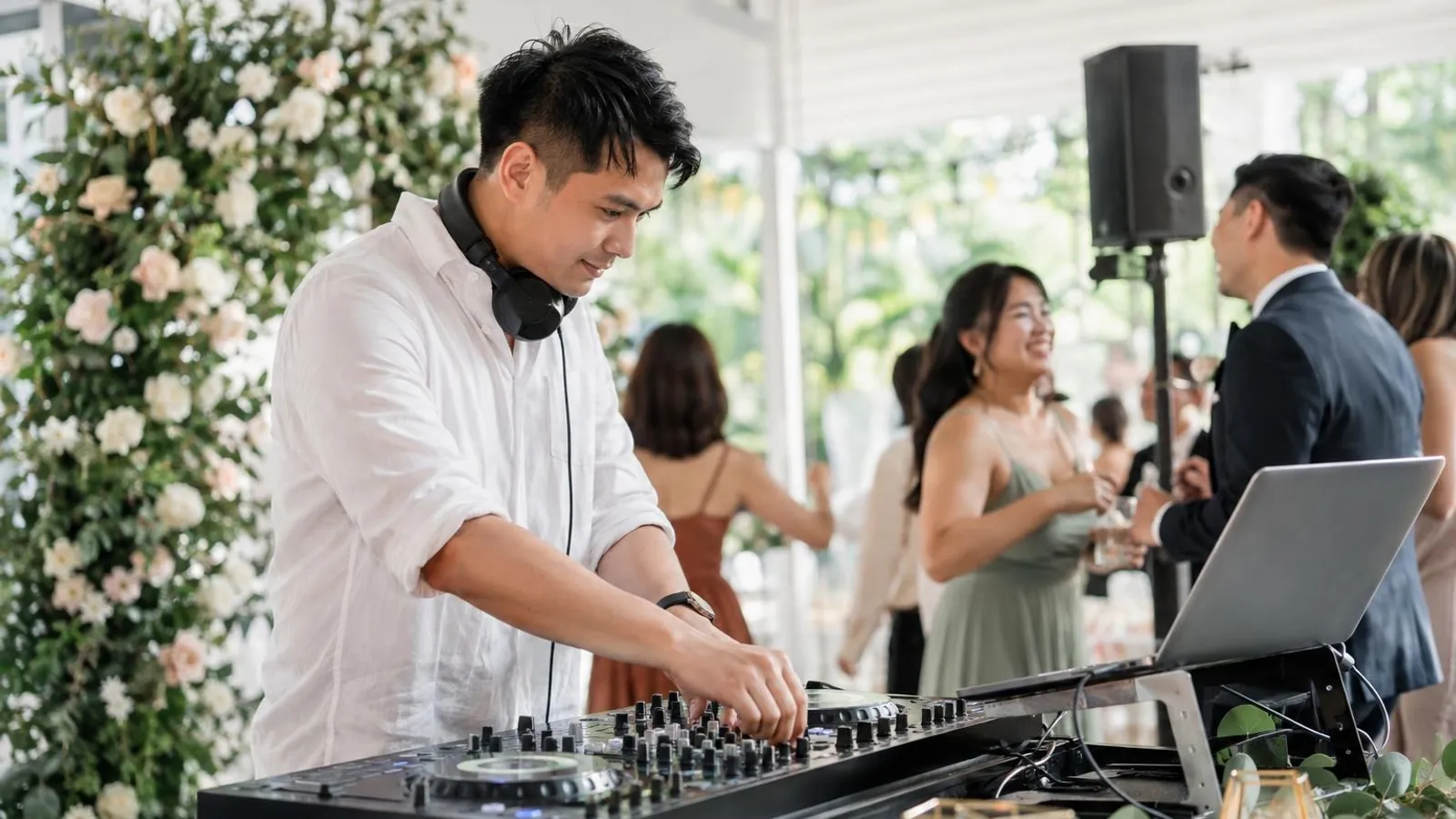 Wedding and Party DJs: a customer and a provider in a bright, modern setting